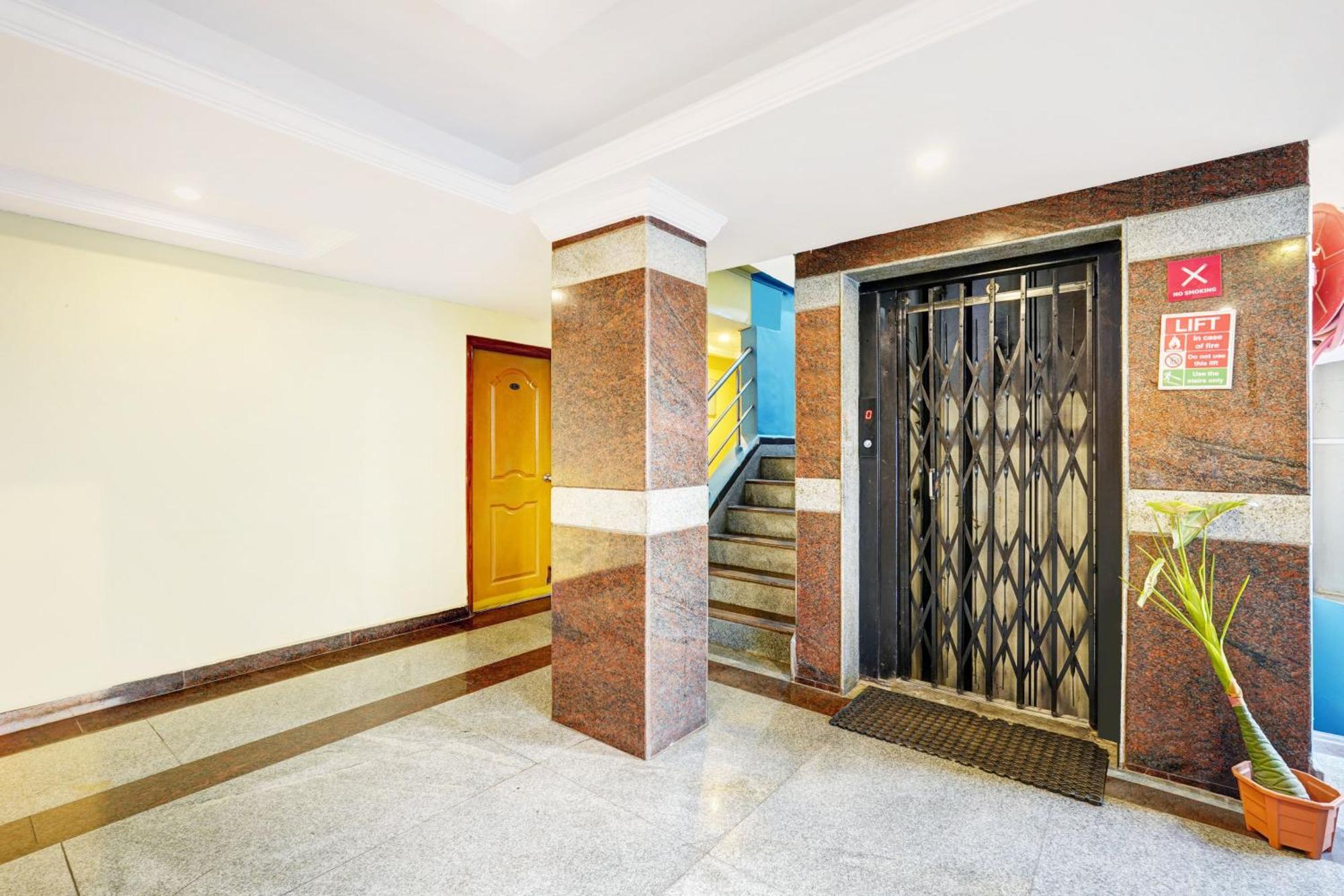 Super Hotel O Padmavathi Puram Near Railway Station 蒂鲁帕蒂 外观 照片