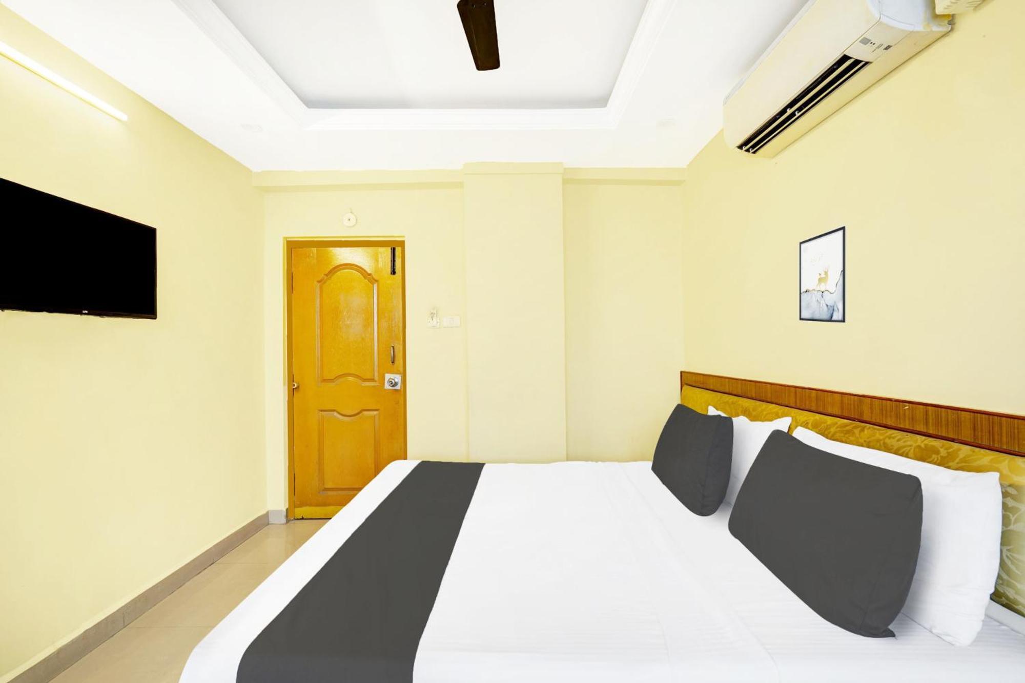 Super Hotel O Padmavathi Puram Near Railway Station 蒂鲁帕蒂 外观 照片
