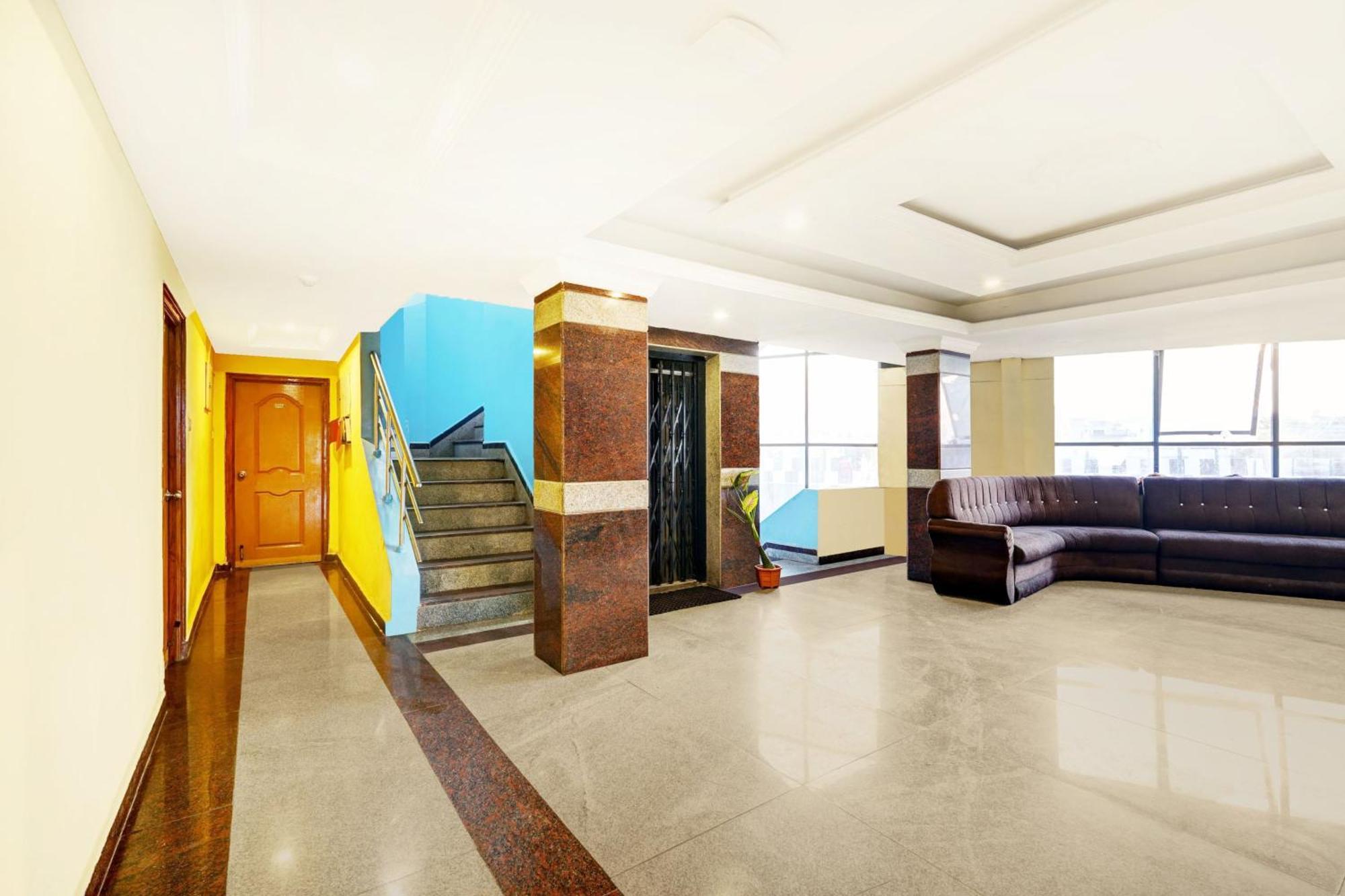 Super Hotel O Padmavathi Puram Near Railway Station 蒂鲁帕蒂 外观 照片