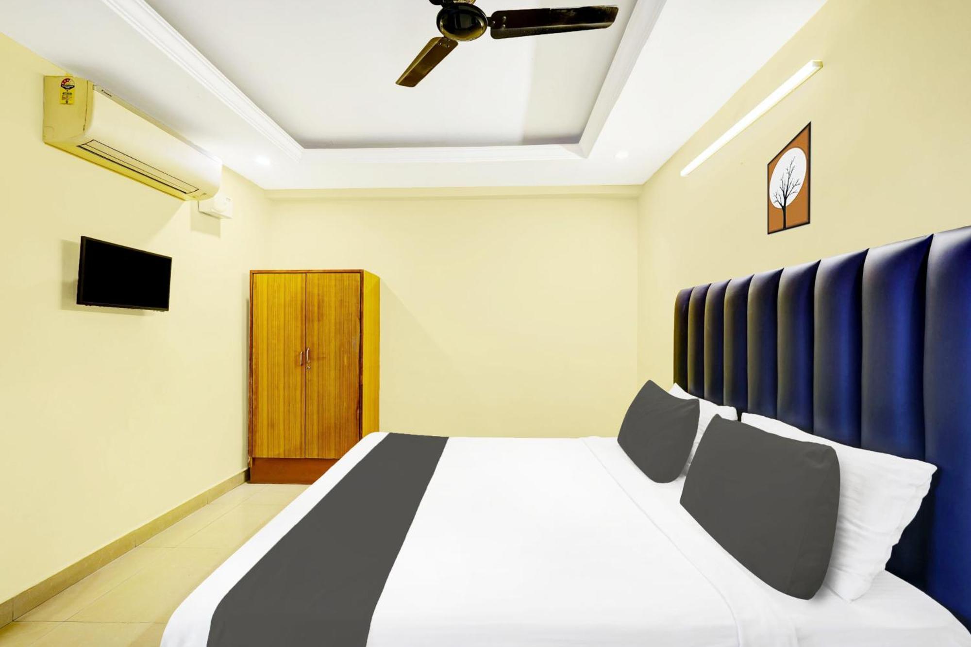 Super Hotel O Padmavathi Puram Near Railway Station 蒂鲁帕蒂 外观 照片