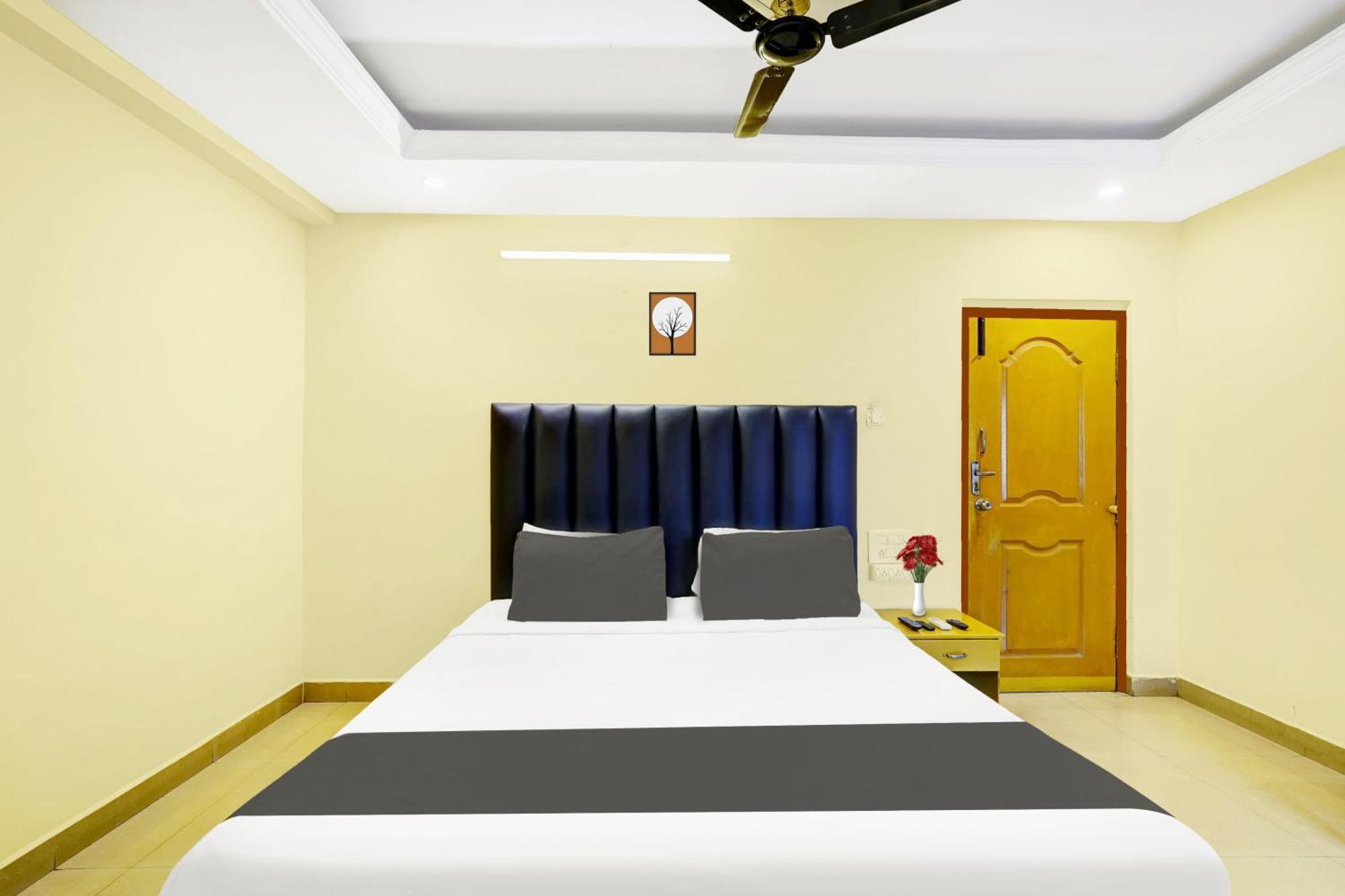 Super Hotel O Padmavathi Puram Near Railway Station 蒂鲁帕蒂 外观 照片