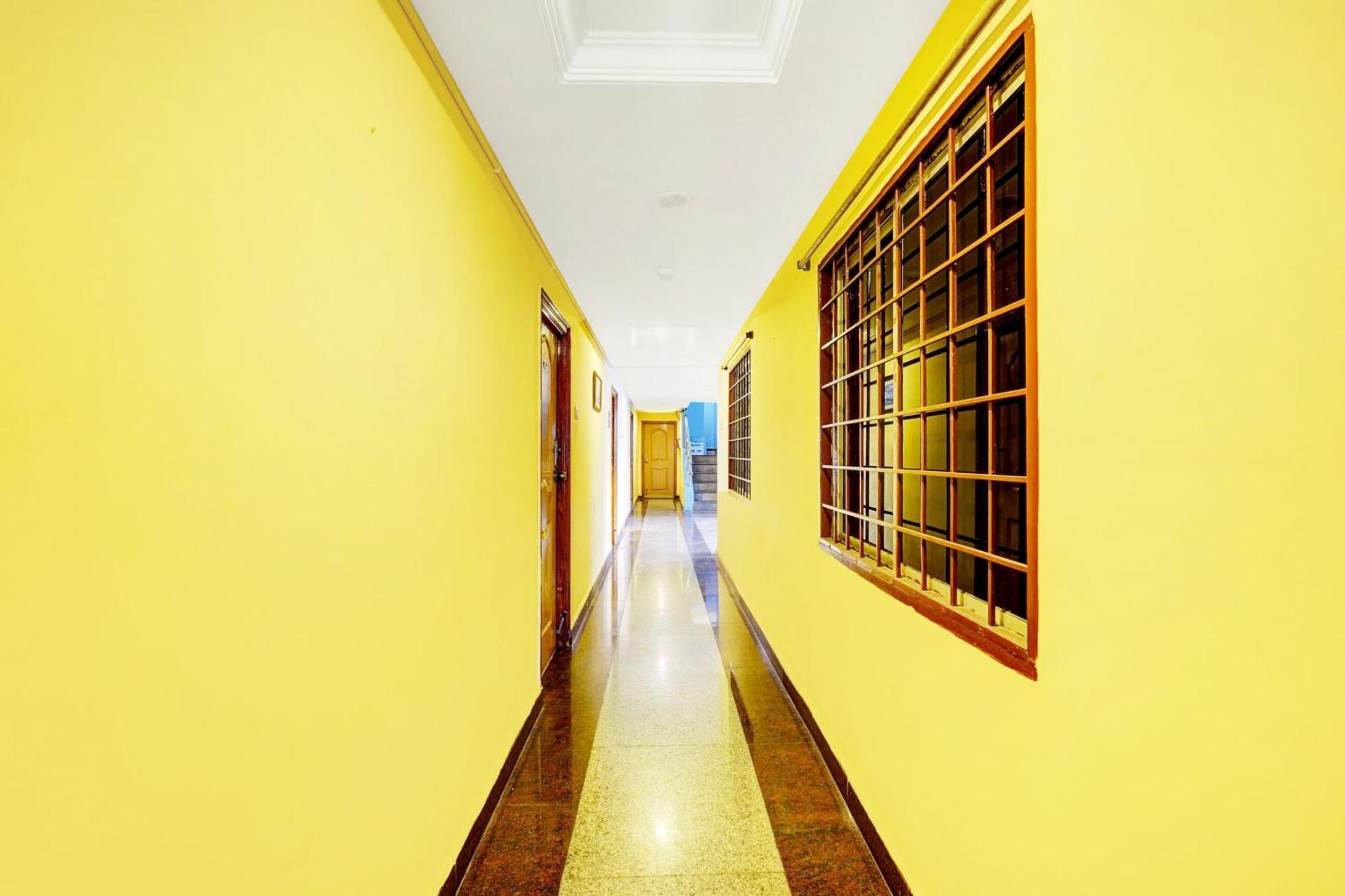 Super Hotel O Padmavathi Puram Near Railway Station 蒂鲁帕蒂 外观 照片